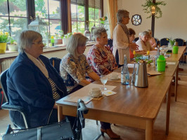 Helga Müller begrüßt die Mitglieder und eröffnet die Jahreshauptversammlung.