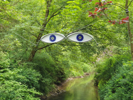 überall Kunstobjekte aus Gegenständen die sonst im Schrott landen