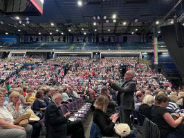 Die Wunderinohalle voller Landfrauen
