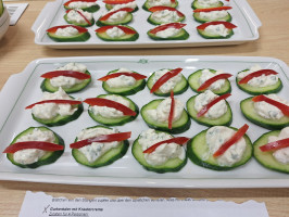 Gurkentaler mit Kr&auml;utercreme
